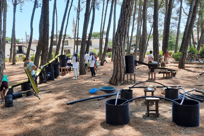 Oyun Dostu Park Projesi Yangından Etkilenen Çocuklarla Oyun Dostu Park Projesi Yangından Etkilenen Çocuklarla